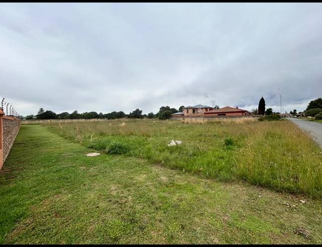 LAND FOR SALE IN SELCOURT